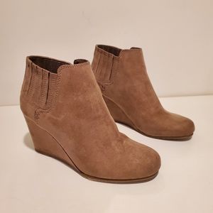 DV Wedge Suede Shoes Women's Size 7